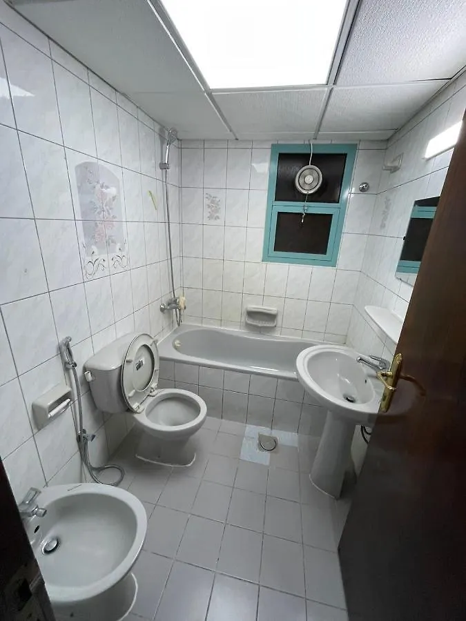 Bedspace/Men'S Hostel In Prime Location Near Burjuman Metro Dubai Apartment